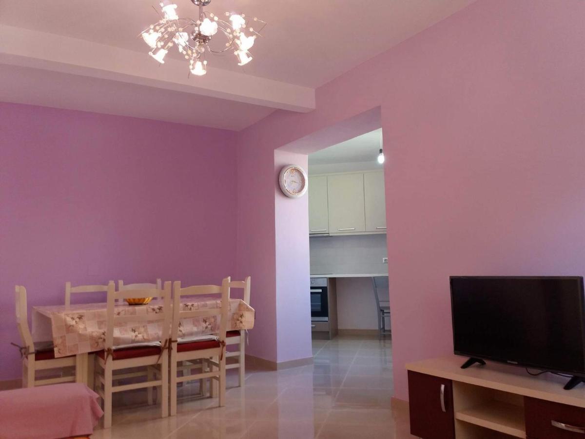 Alexandra Apartment *