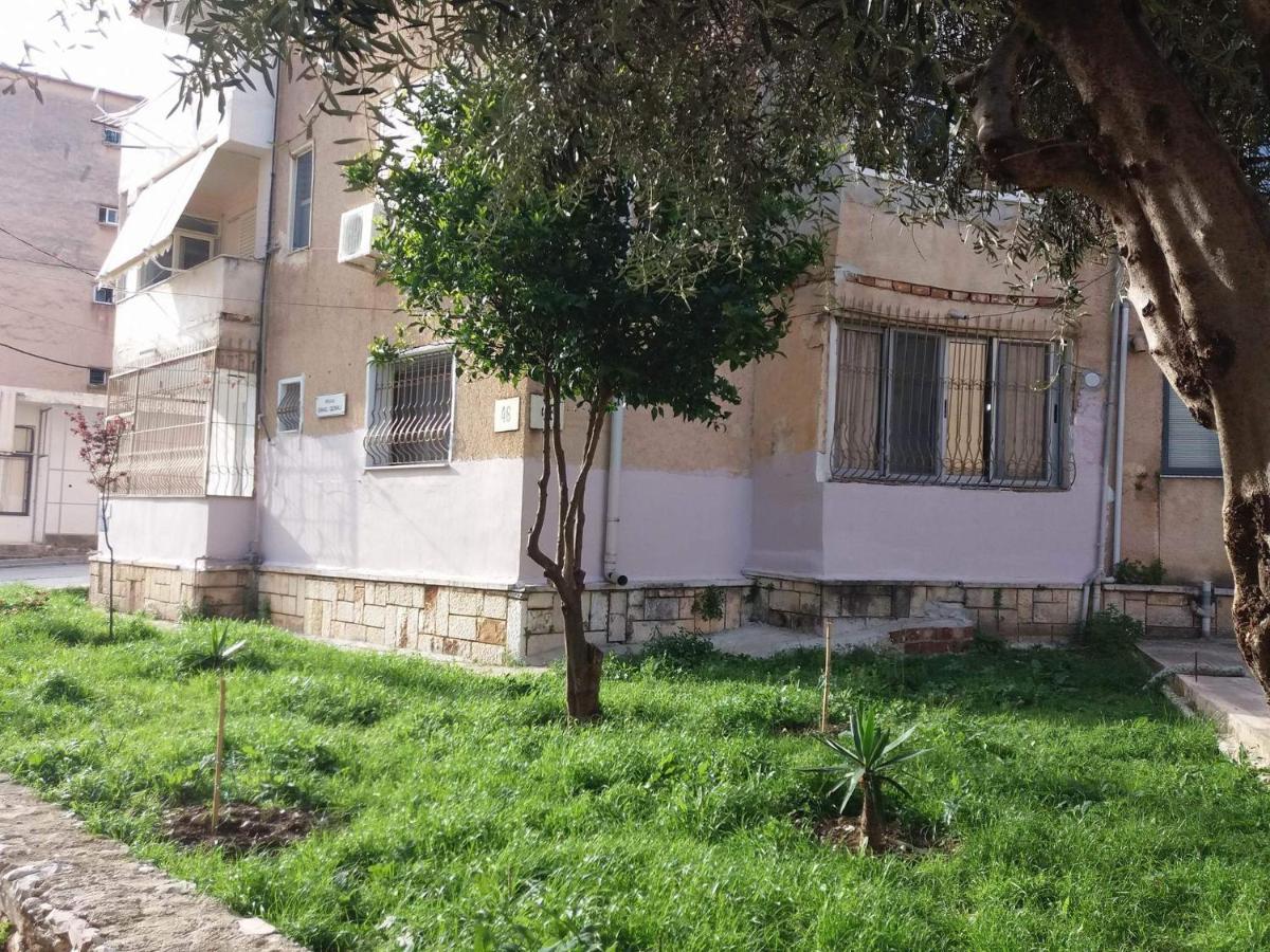 Alexandra Apartment *